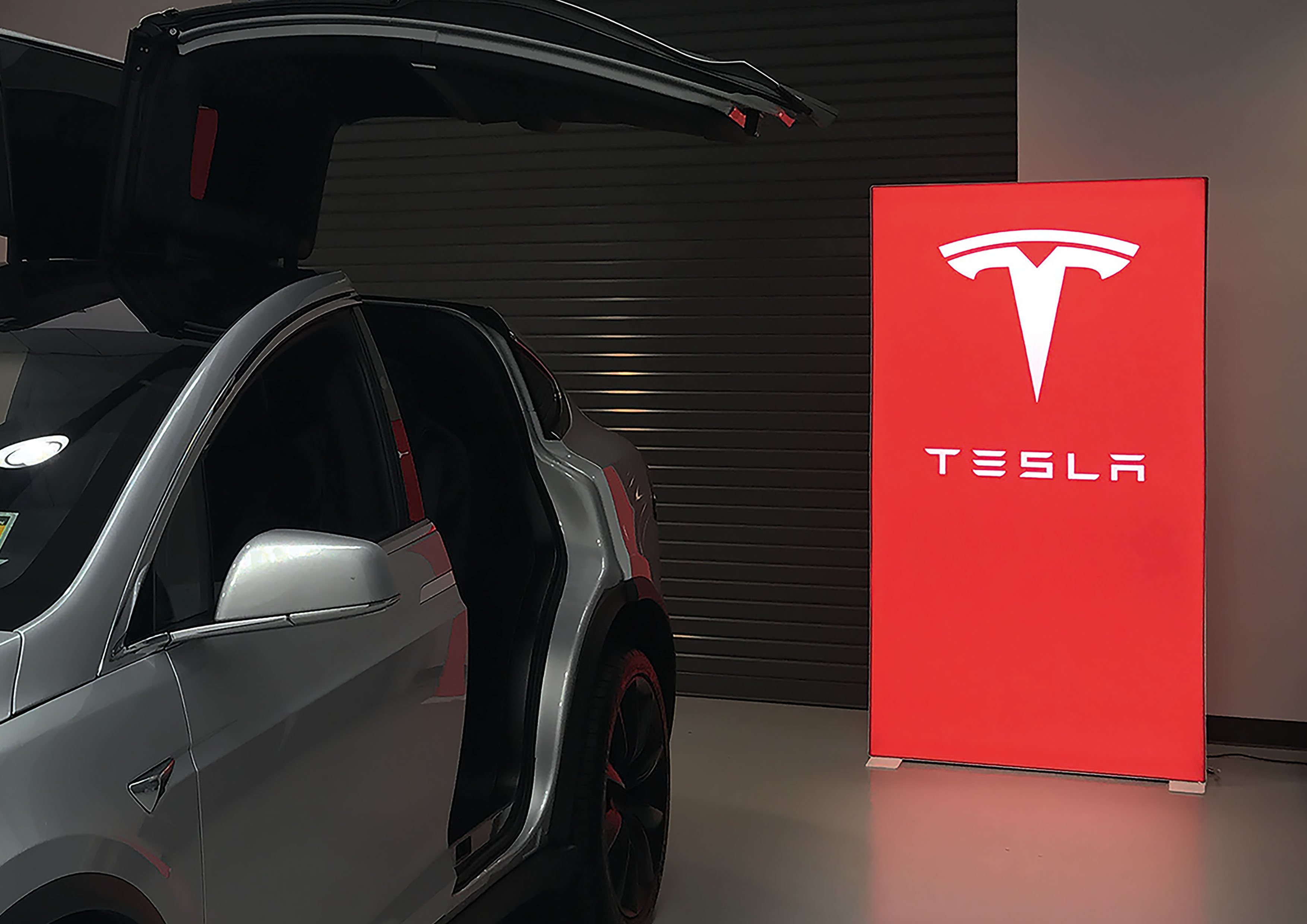 PIXLIP GO_Anwendungsbeispiel_Tesla.jpg