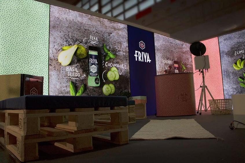 FRIYA Superfood Drinks auf der GLOW by dm LED Messewand