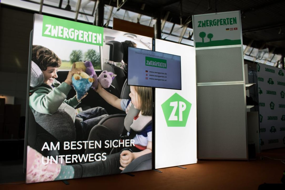 Zwergperten auf der Babywelt in Stuttgart 2017 Messewand LUMIN6