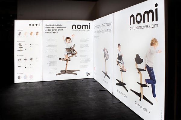 nomi by evomove auf der Babywelt in Duisburg Messewand LUMIN6