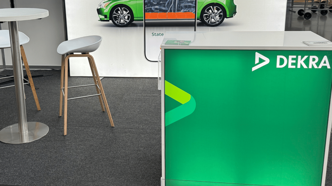 DEKRA @ Würzburger_Karosserie-_und_Schadenstage_2025 LUMIN6 Messestand LA_CONCEPT_GmbH_Köln