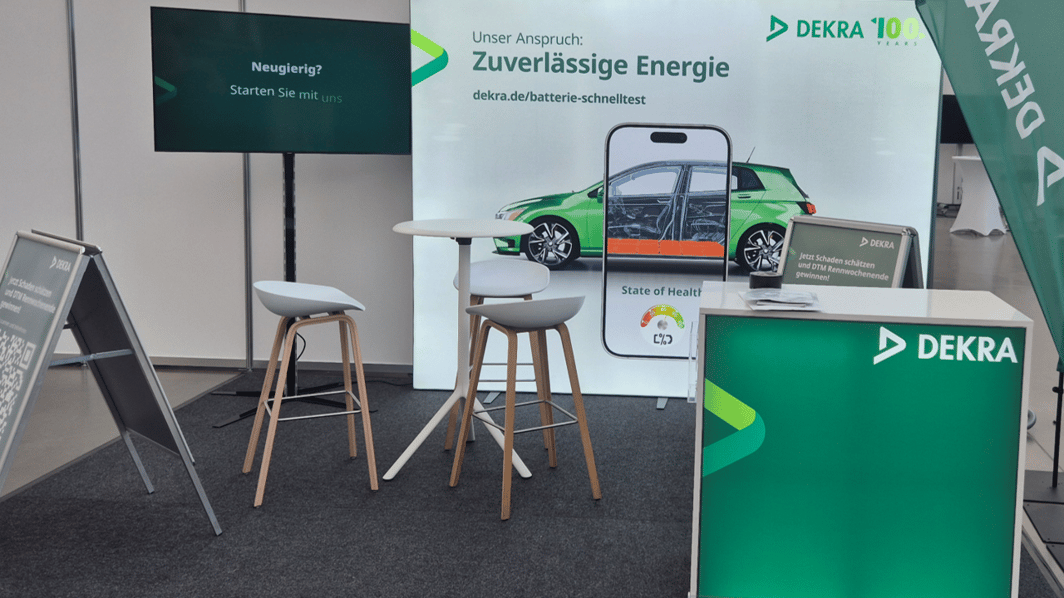 DEKRA Messestand @ Würzburger Karosserie- und Schadenstage 2026 LA_CONCEPT_GmbH_Köln LUMIN6_Messestände