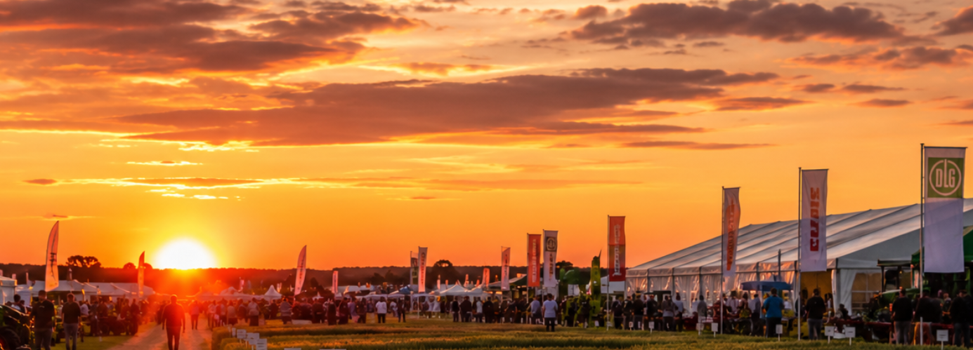 DLG-Feldtage in Bernburg bei Sonnenuntergang