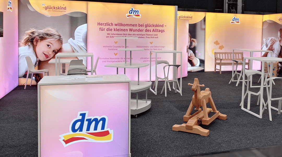 DM Drogerie Markt @ Babini Hamburg 2025 LA_CONCEPT LUMIN8_Messestand LA-CONCEPT STAGEMee