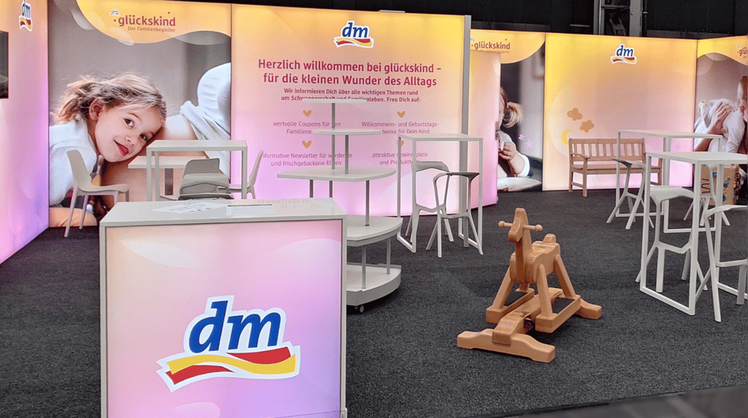 DM Drogerie Markt @ Babini Hamburg 2025 LA_CONCEPT LUMIN8_Messestand LA-CONCEPT STAGEMee