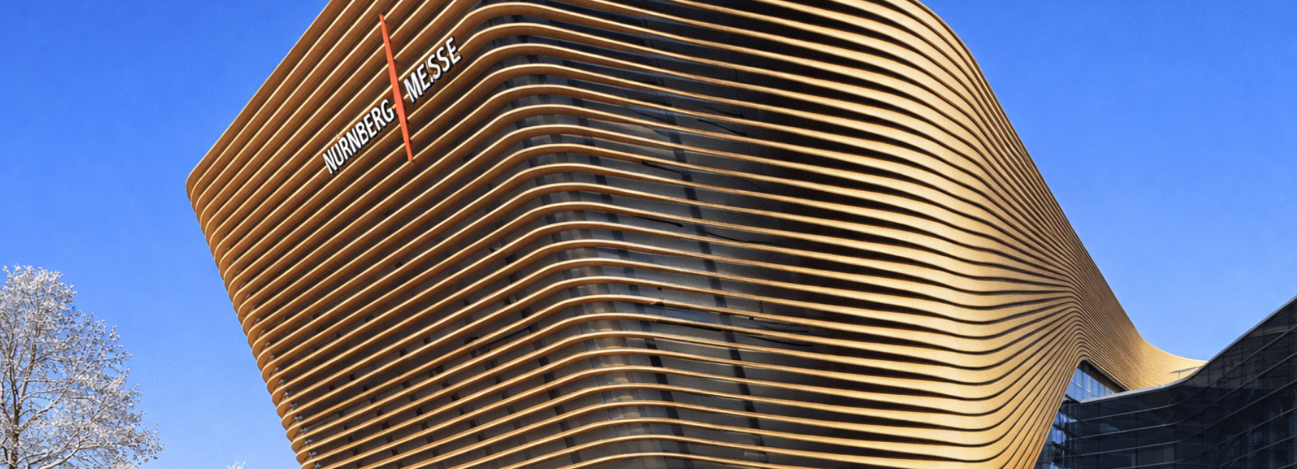 Die Messe in Nürnberg an einem wolkenlosen Wintertag Die Messe in Nürnberg an einem wolkenlosen Wintertag