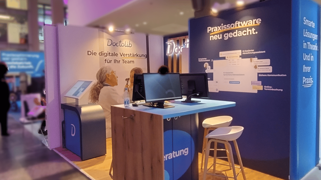 Doctolib mit LUMINkreativ Messestand @ HNO Kongress 2025 LA_CONCEPT_GmbH LUMIN_Kreativ LA_CONCEPT wirmachenmesse