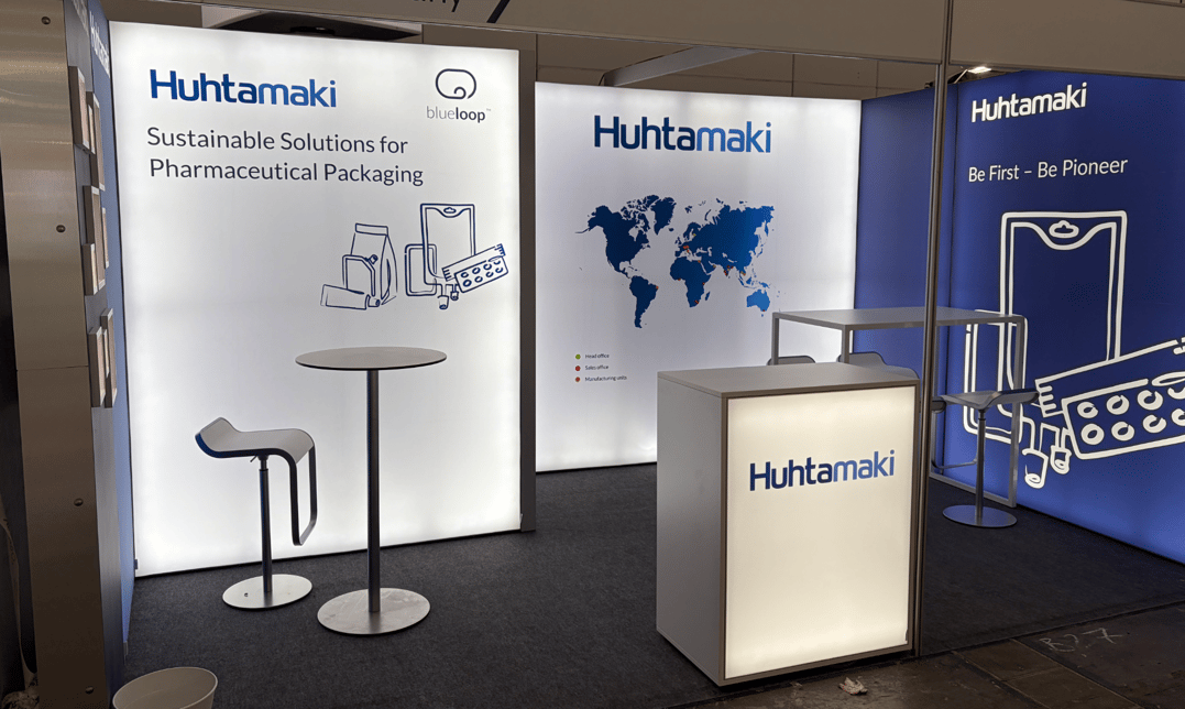 Huhtamaki mit LUMIN8 Messestand @ CPHI Frankfurt 2025 LA_CONCEPT-GmbH-Köln wirmachenmesse LA-CONCEPT LUMIN-8