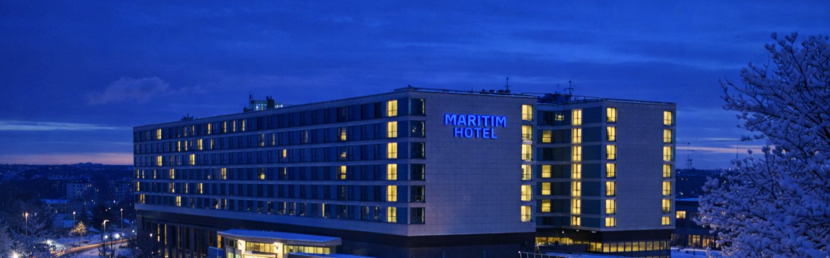 Maritim Hotel in Düsseldorf an einem Winterabend Maritim Hotel in Düsseldorf an einem Winterabend