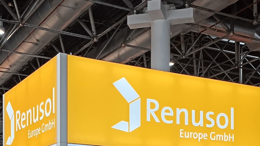 Renusol Europe GmbH @ Solar Solutions 2025 LA_CONCEPT_Messestand LUMIN8 wirmachenmesse