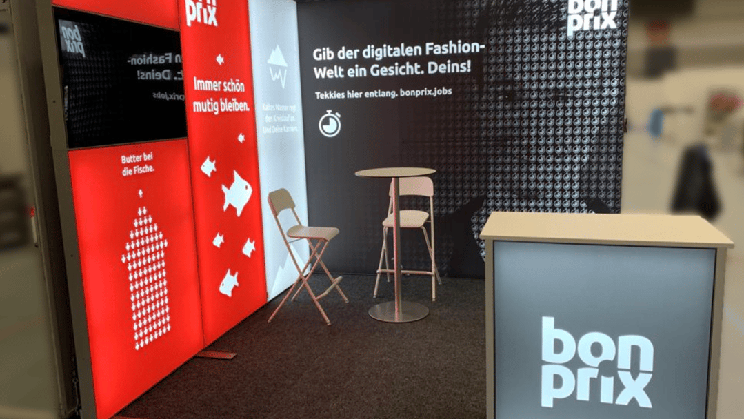 bonprix mit LUMIN8 Messestand @ MINT-Schülermesse 2021 in Hamburg LA-CONCEPT-GmbH-Köln