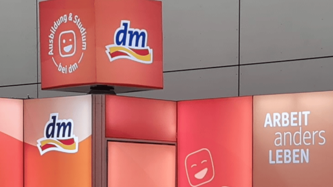 dm-drogerie markt mit LUMIN8 Messestand @ Jobs for Future 2026 LA-CONCEPT-GmbH-Köln Messestände-1