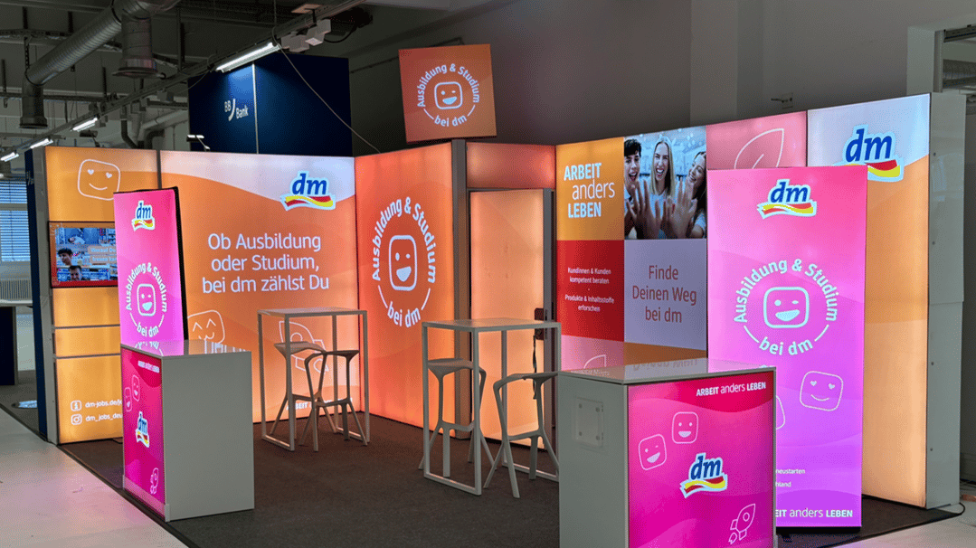 dm-drogerie markt mit LUMIN8 Messestand @ vocatium München 2026 LA-CONCEPT-GmbH-Köln LUMIN8_Messestände