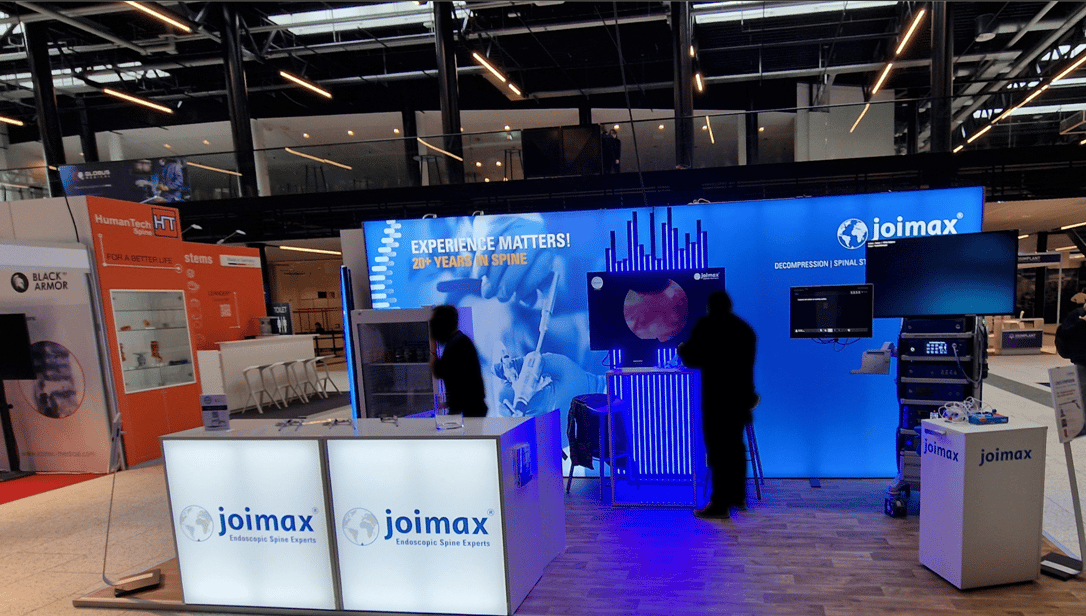 joimax mit LUMIN8 Messestand @ Eurospine 2025 LA-CONCEPT-GmbH-Köln wirmachenmesse