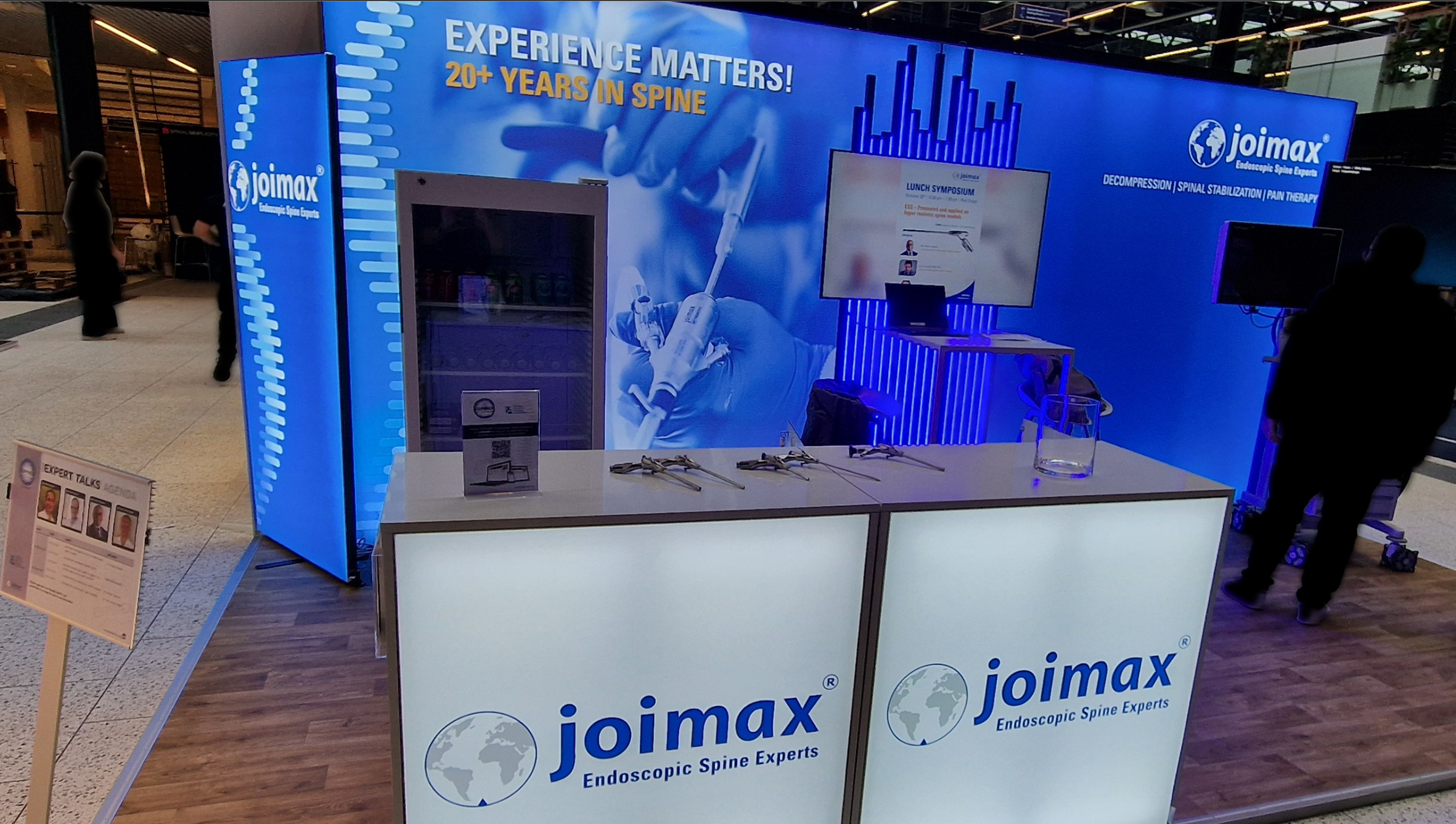 joimax mit LUMIN8 Messestand @ Eurospine 2025 LA_CONCEPT-GmbH-Köln wirmachenmesse