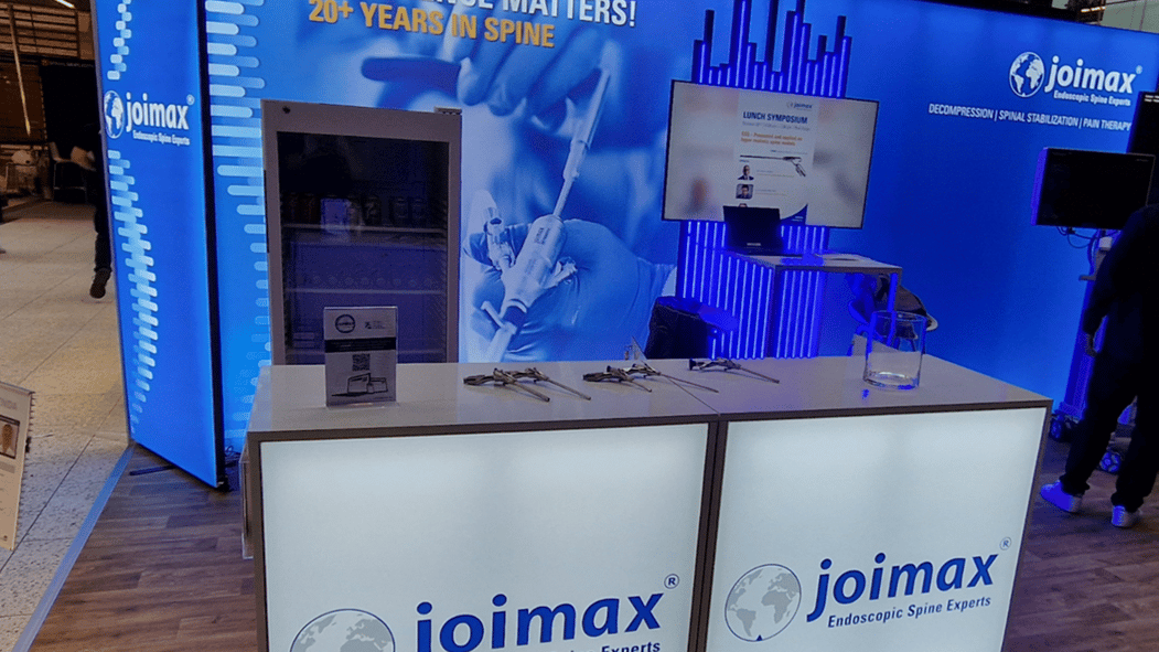 joimax mit LUMIN8 Messestand @ Eurospine 2025 LA_CONCEPT_GmbH_Köln wirmachenmesse