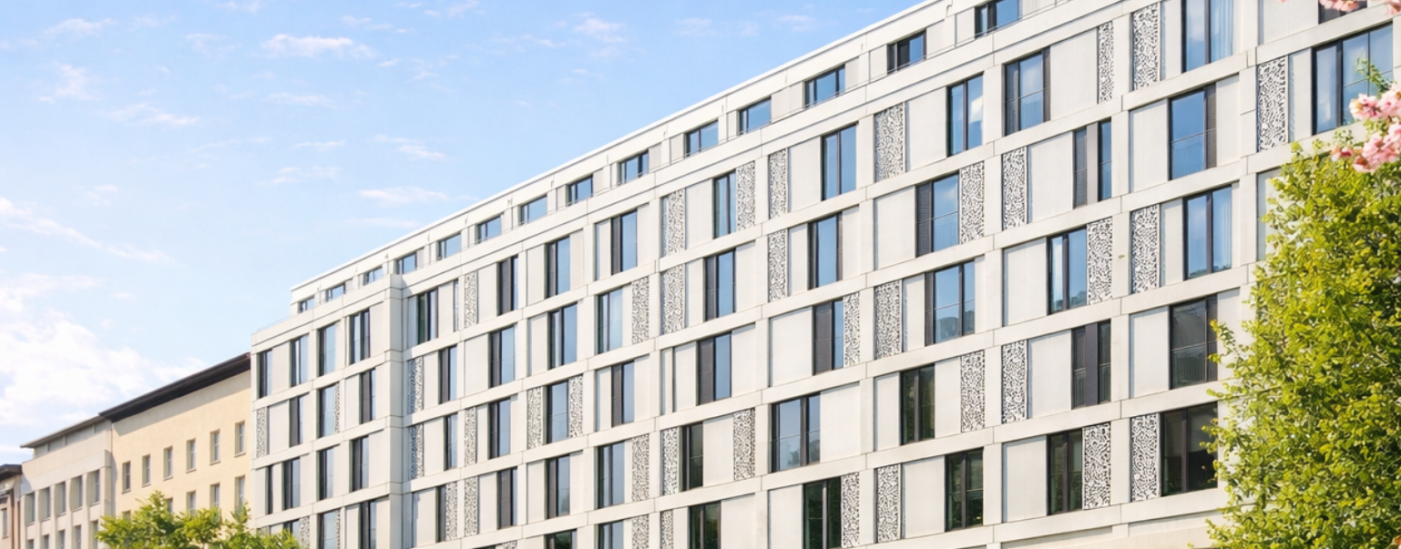 Titanic Chaussee Berlin an einem Frühlingstag Titanic Chaussee Berlin an einem Frühlingstag